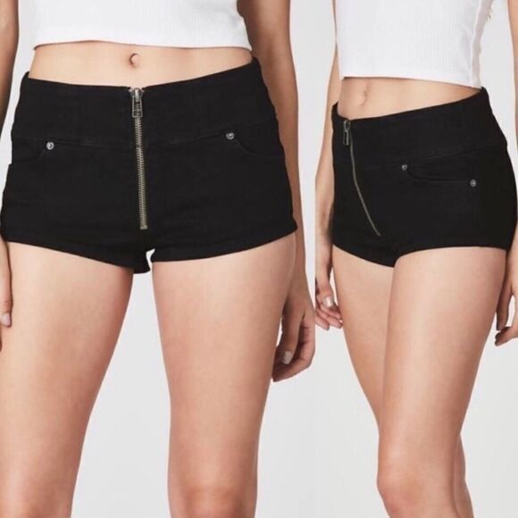 Forever 21 black short shorts size medium two pockets and zipper Women’s - Picture 1 of 14